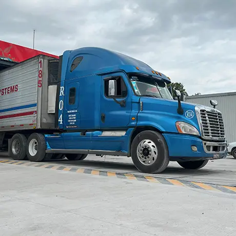Bascula camionera tipo fosa instalada a ras de piso para ahorro de espacio